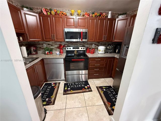 9525 SW 148th Ave Cir, Miami, FL 33196