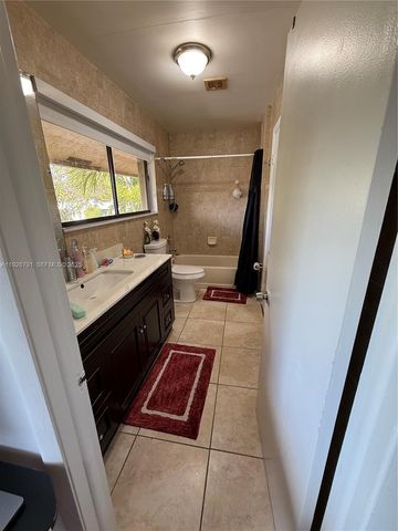 9525 SW 148th Ave Cir, Miami, FL 33196