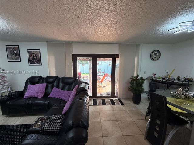 9525 SW 148th Ave Cir, Miami, FL 33196