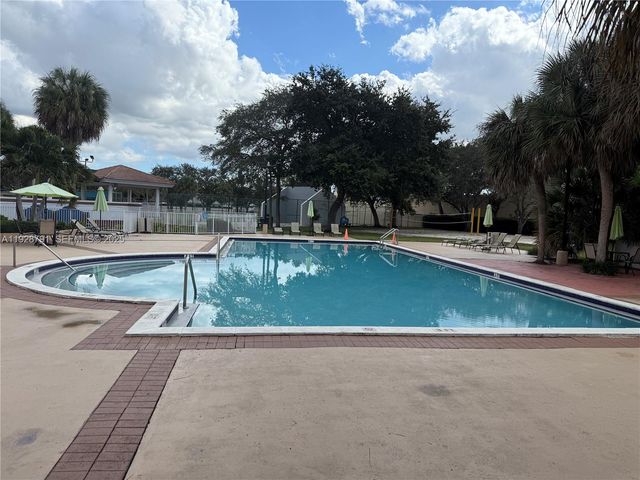 9525 SW 148th Ave Cir, Miami, FL 33196