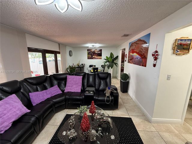 9525 SW 148th Ave Cir, Miami, FL 33196