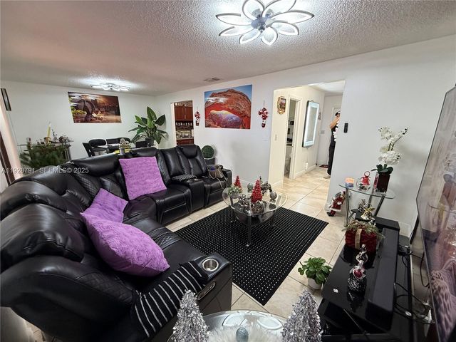 9525 SW 148th Ave Cir, Miami, FL 33196