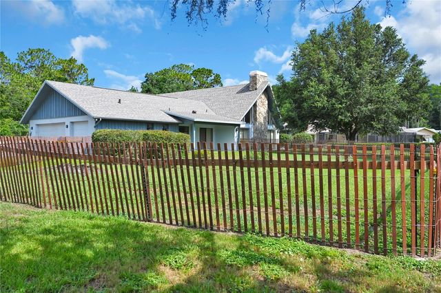 821 N GOLF COURSE DRIVE, Crystal River, FL 34429