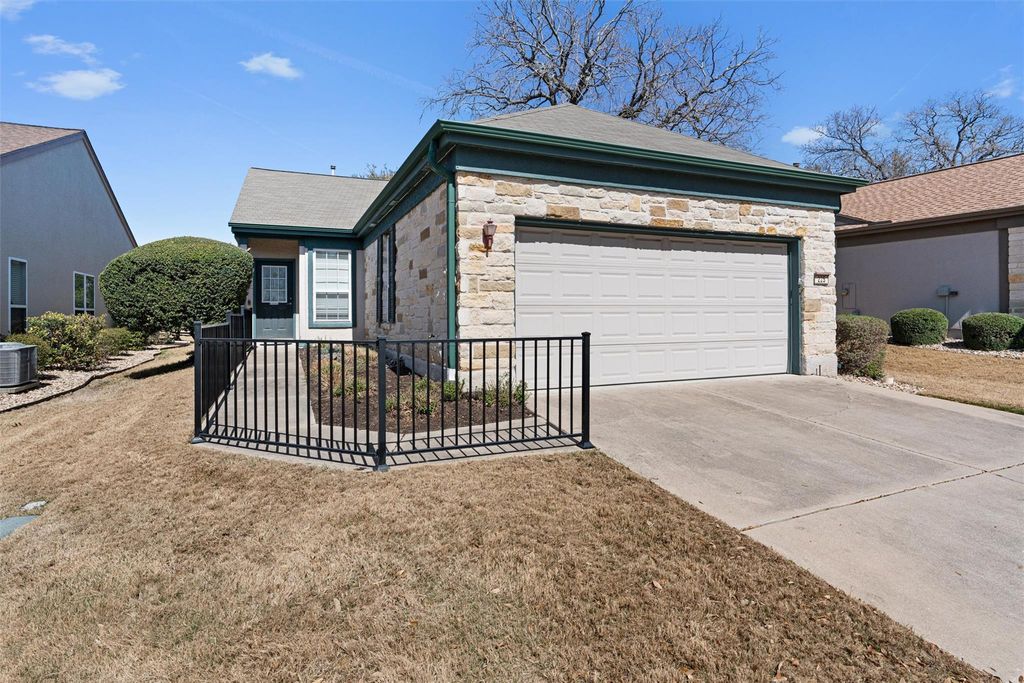 225 Winter DR, Georgetown, TX 78633