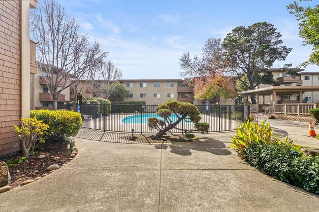 1305 Webster St C102, Alameda, CA 94501