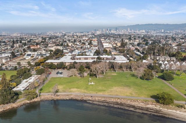 1305 Webster St C102, Alameda, CA 94501