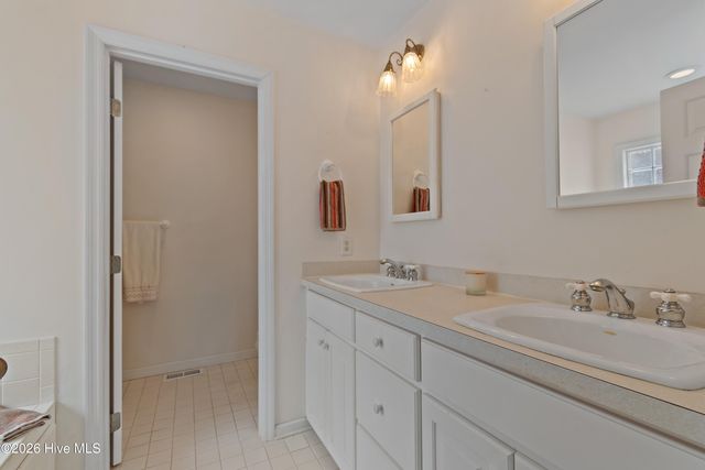 3589 Sanderling Drive SE, Southport, NC 28461