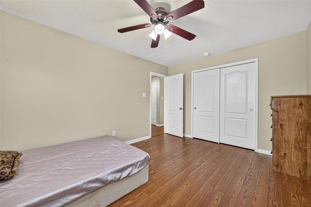 9106 Fuqua Breeze Drive, Houston, TX 77075