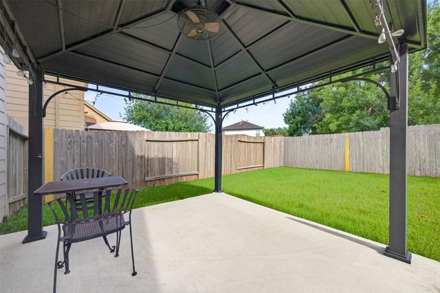 9106 Fuqua Breeze Drive, Houston, TX 77075