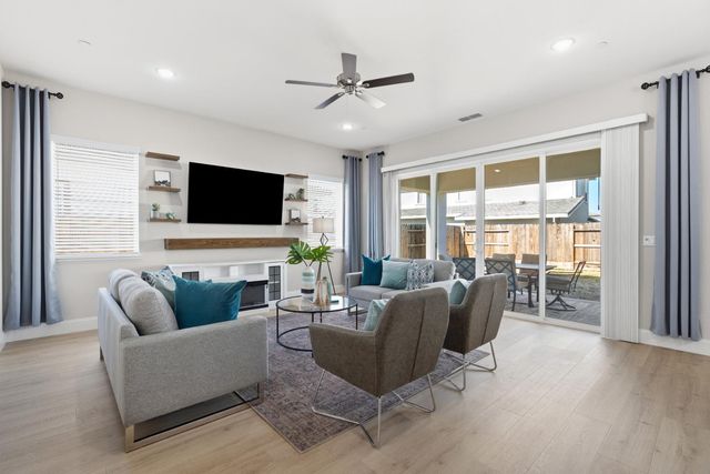 9042 Elliott Springs Dr, Elk Grove, CA 95624