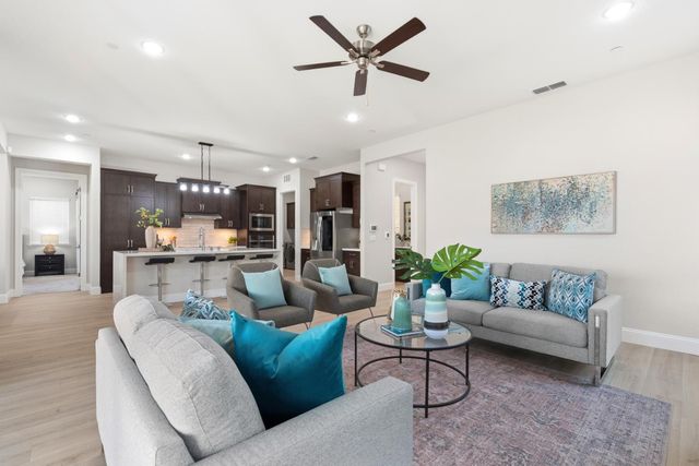 9042 Elliott Springs Dr, Elk Grove, CA 95624