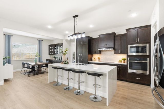 9042 Elliott Springs Dr, Elk Grove, CA 95624