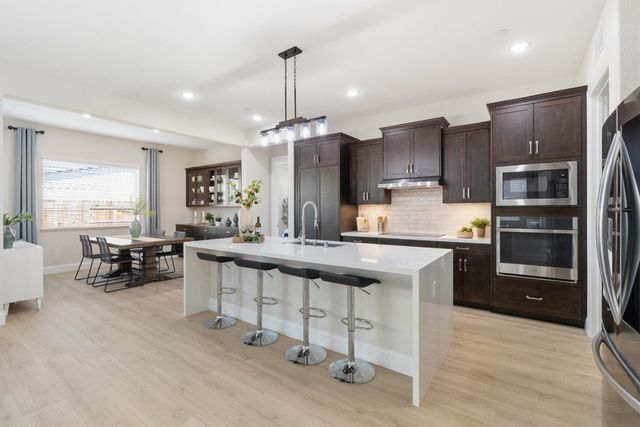 9042 Elliott Springs Dr, Elk Grove, CA 95624