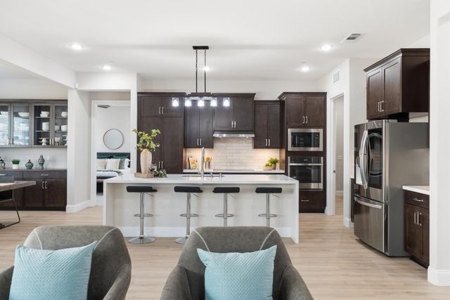 9042 Elliott Springs Dr, Elk Grove, CA 95624