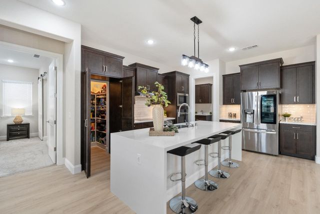 9042 Elliott Springs Dr, Elk Grove, CA 95624