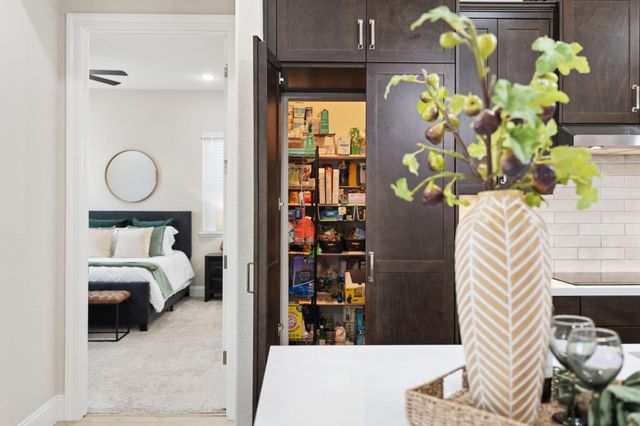 9042 Elliott Springs Dr, Elk Grove, CA 95624