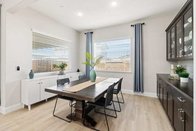 9042 Elliott Springs Dr, Elk Grove, CA 95624