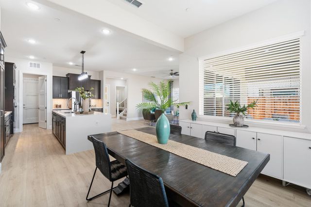 9042 Elliott Springs Dr, Elk Grove, CA 95624