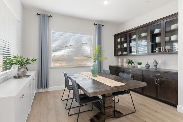 9042 Elliott Springs Dr, Elk Grove, CA 95624