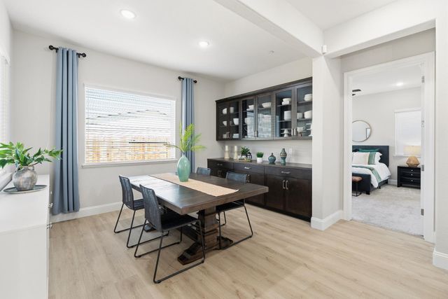 9042 Elliott Springs Dr, Elk Grove, CA 95624