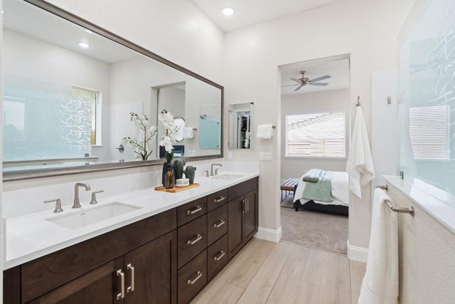 9042 Elliott Springs Dr, Elk Grove, CA 95624