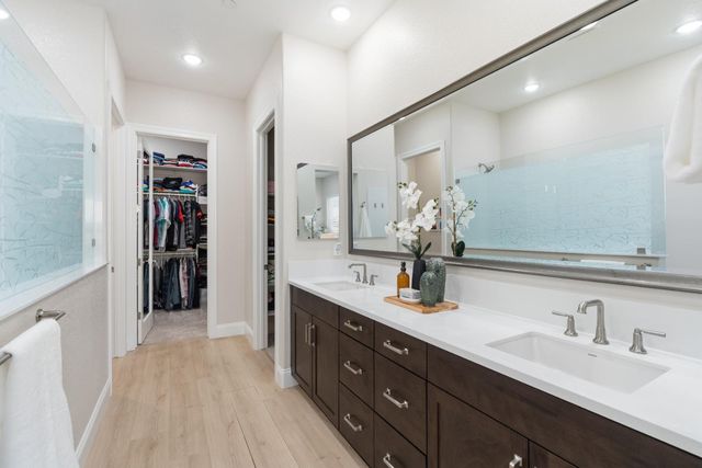 9042 Elliott Springs Dr, Elk Grove, CA 95624