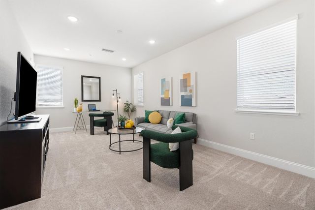 9042 Elliott Springs Dr, Elk Grove, CA 95624