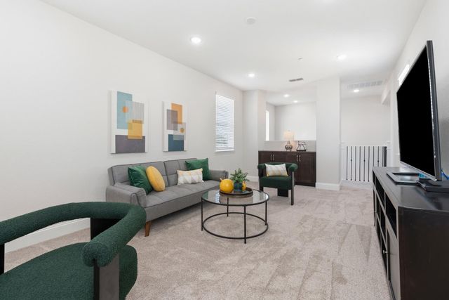 9042 Elliott Springs Dr, Elk Grove, CA 95624