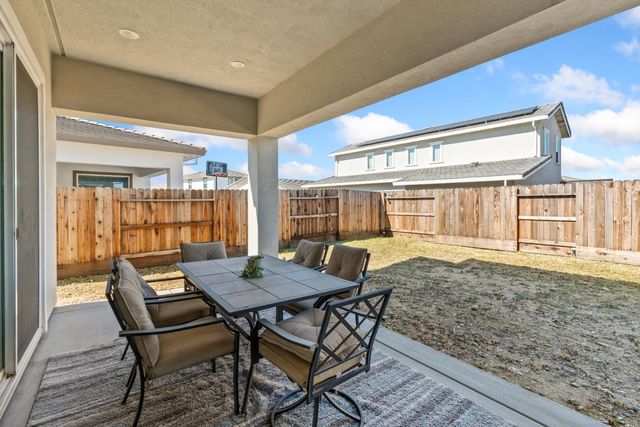 9042 Elliott Springs Dr, Elk Grove, CA 95624
