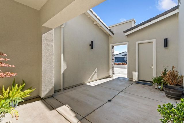 9042 Elliott Springs Dr, Elk Grove, CA 95624