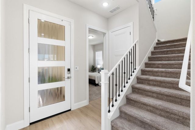 9042 Elliott Springs Dr, Elk Grove, CA 95624