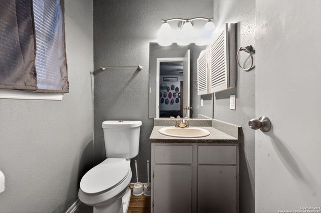 6715 Middle Oaks, San Antonio, TX 78227