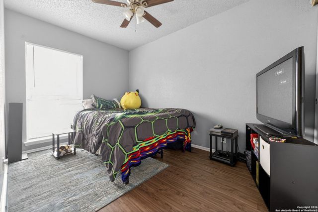 6715 Middle Oaks, San Antonio, TX 78227