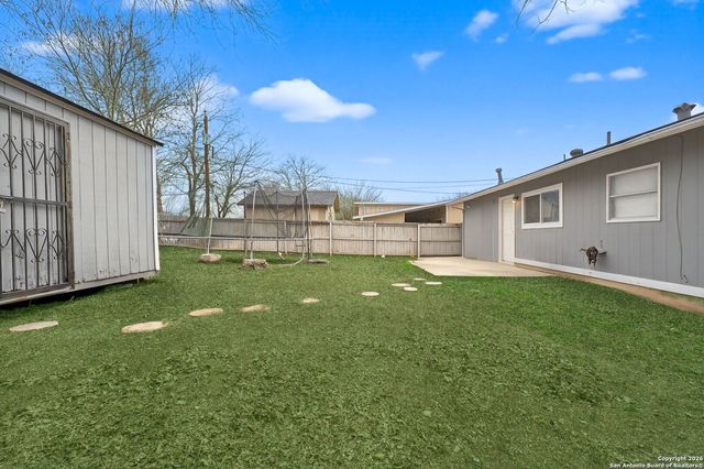 6715 Middle Oaks, San Antonio, TX 78227