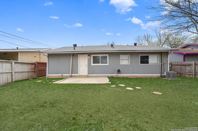 6715 Middle Oaks, San Antonio, TX 78227