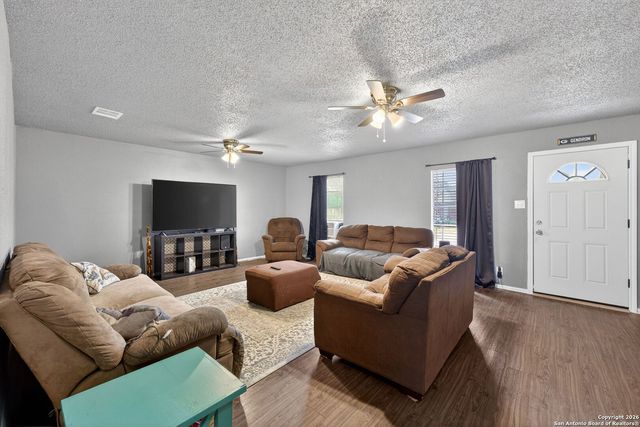 6715 Middle Oaks, San Antonio, TX 78227