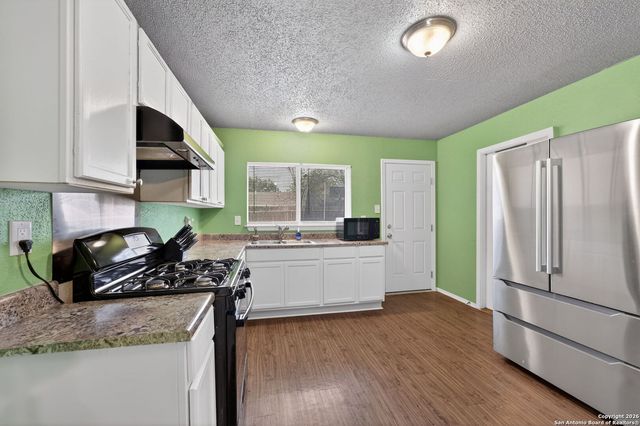 6715 Middle Oaks, San Antonio, TX 78227