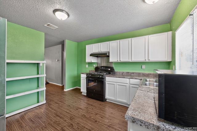 6715 Middle Oaks, San Antonio, TX 78227