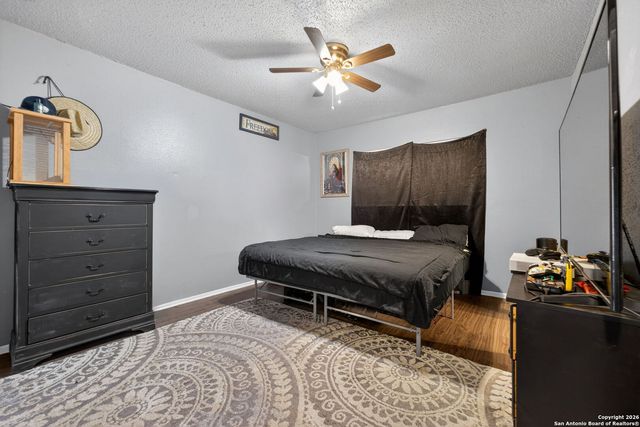 6715 Middle Oaks, San Antonio, TX 78227