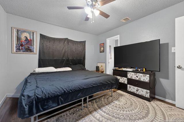 6715 Middle Oaks, San Antonio, TX 78227