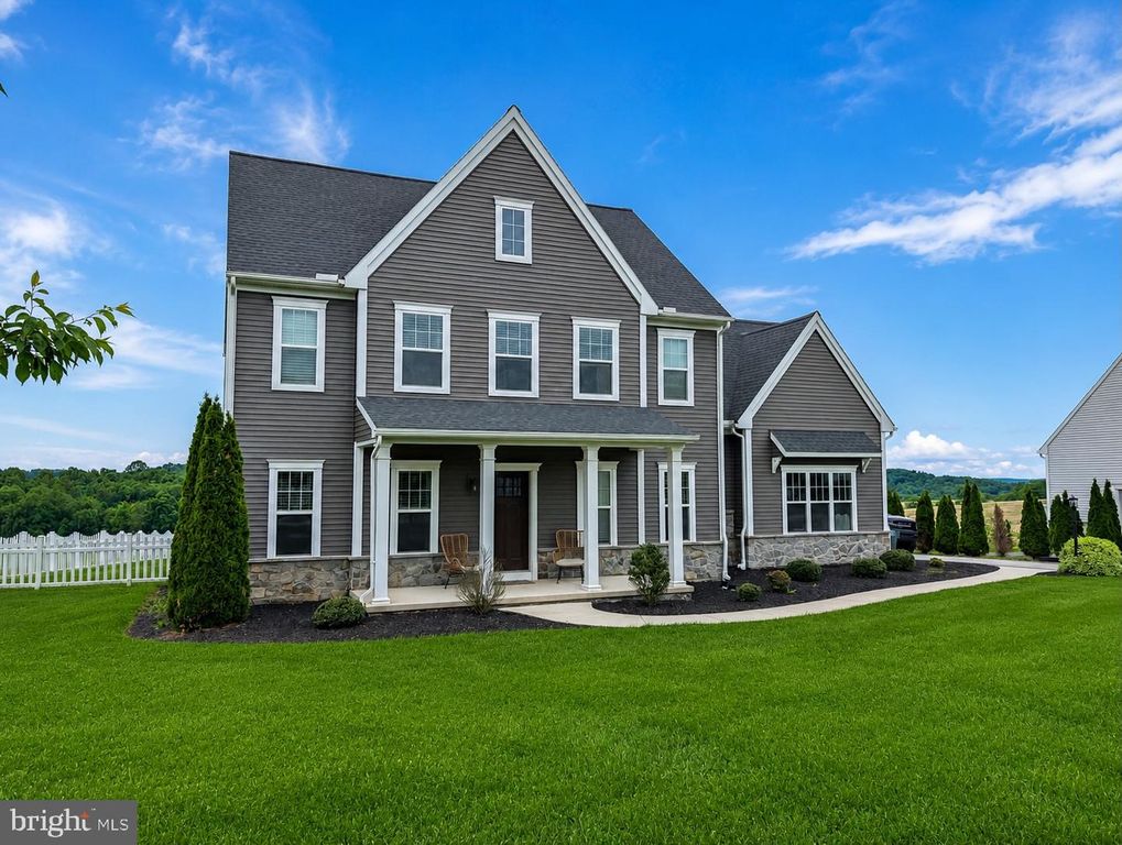 318 W FORREST AVE, Glen Rock, PA 17327