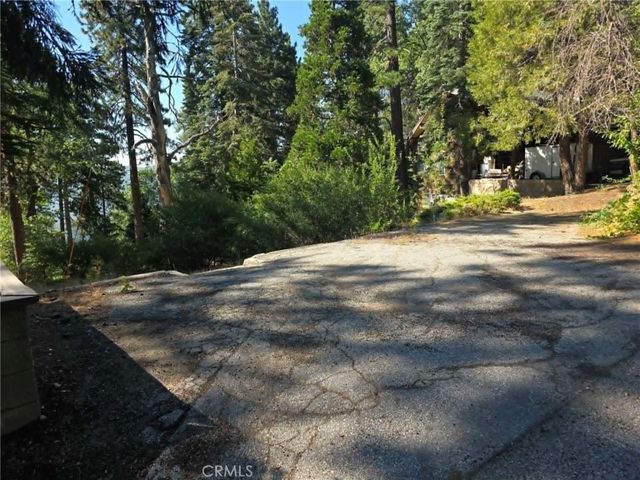 30778 Live Oak, Running Springs, CA 92382