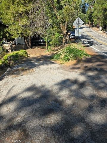 30778 Live Oak, Running Springs, CA 92382