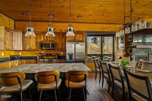 1852 Mountain Ash Way, Sevierville, TN 37876