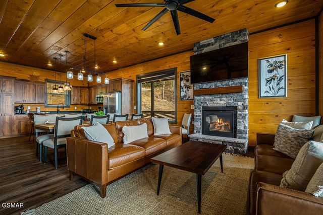 1852 Mountain Ash Way, Sevierville, TN 37876