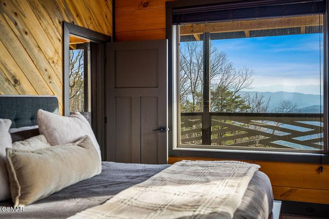 1852 Mountain Ash Way, Sevierville, TN 37876