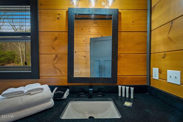 1852 Mountain Ash Way, Sevierville, TN 37876