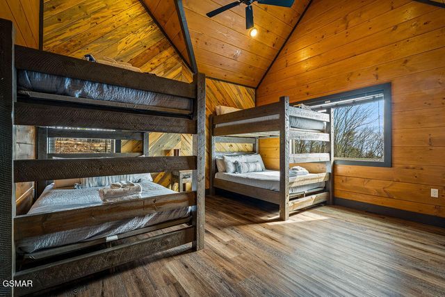 1852 Mountain Ash Way, Sevierville, TN 37876