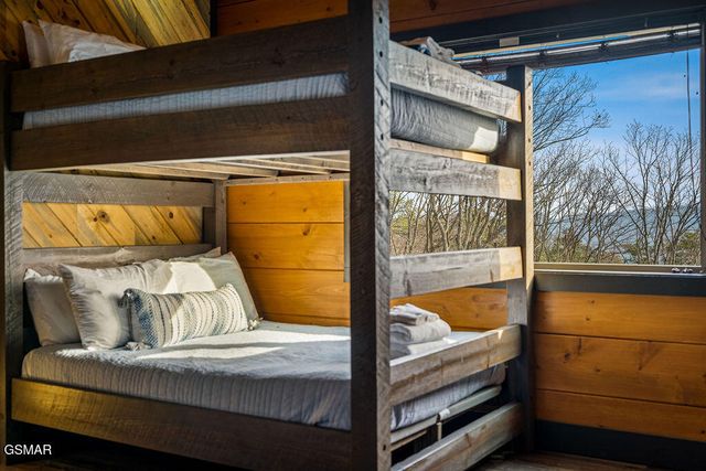 1852 Mountain Ash Way, Sevierville, TN 37876