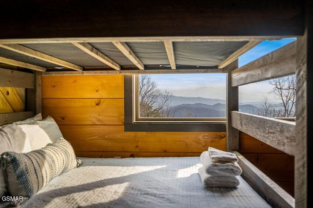 1852 Mountain Ash Way, Sevierville, TN 37876